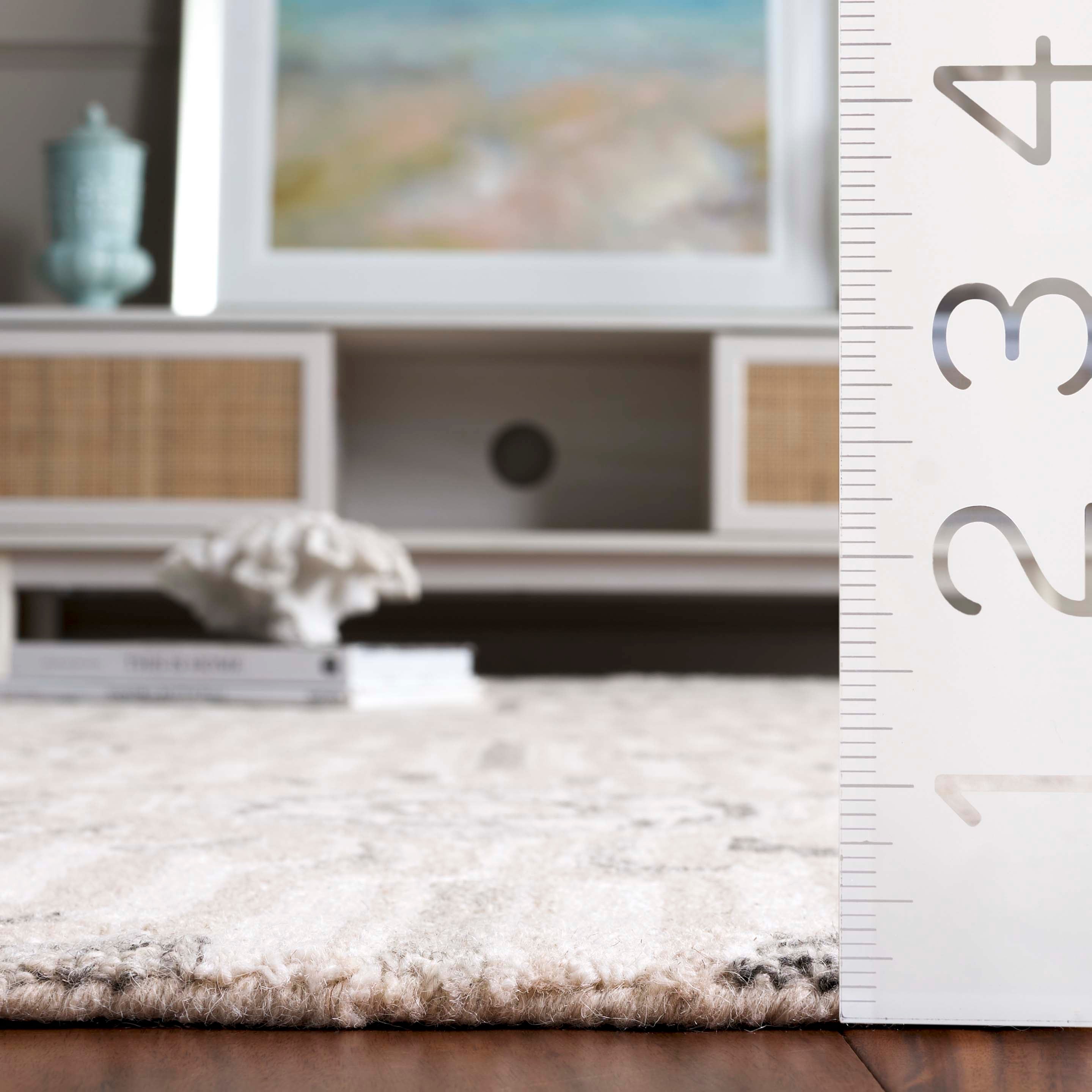 Beige / Ivory