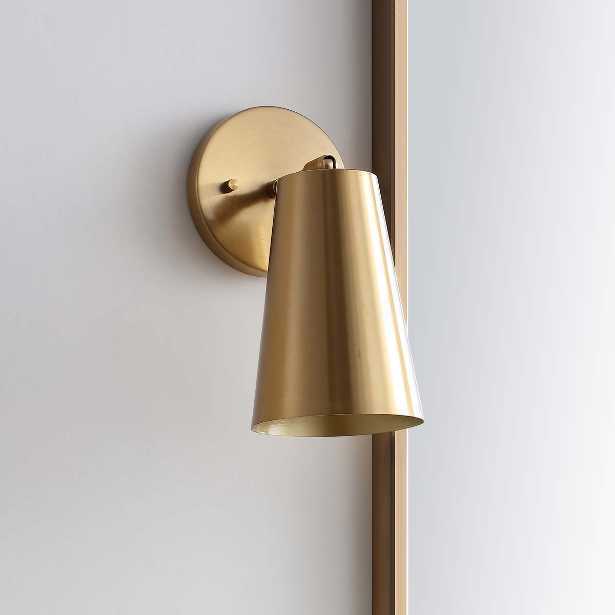 Leonardo Wall Sconce | Safavieh - Brass Gold