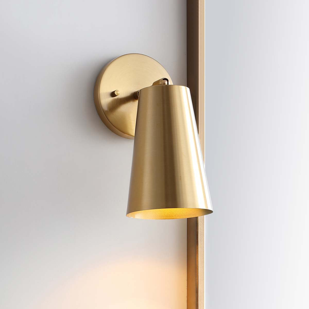 Leonardo Wall Sconce | Safavieh - Brass Gold