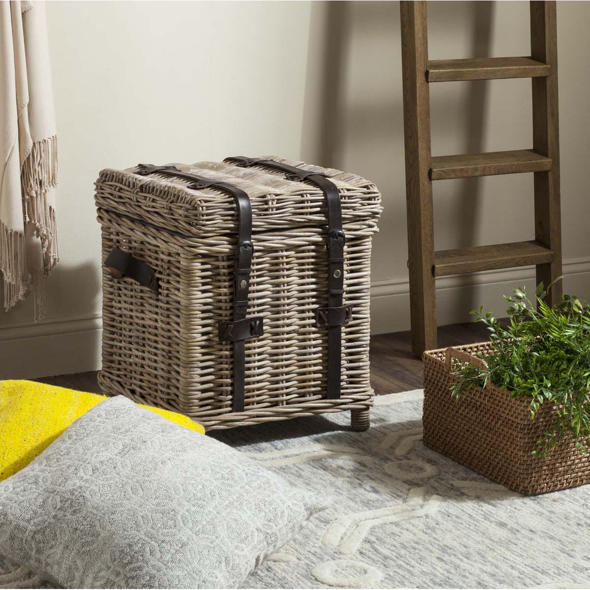 Safavieh Kacia Wicker Side Trunk - Grey