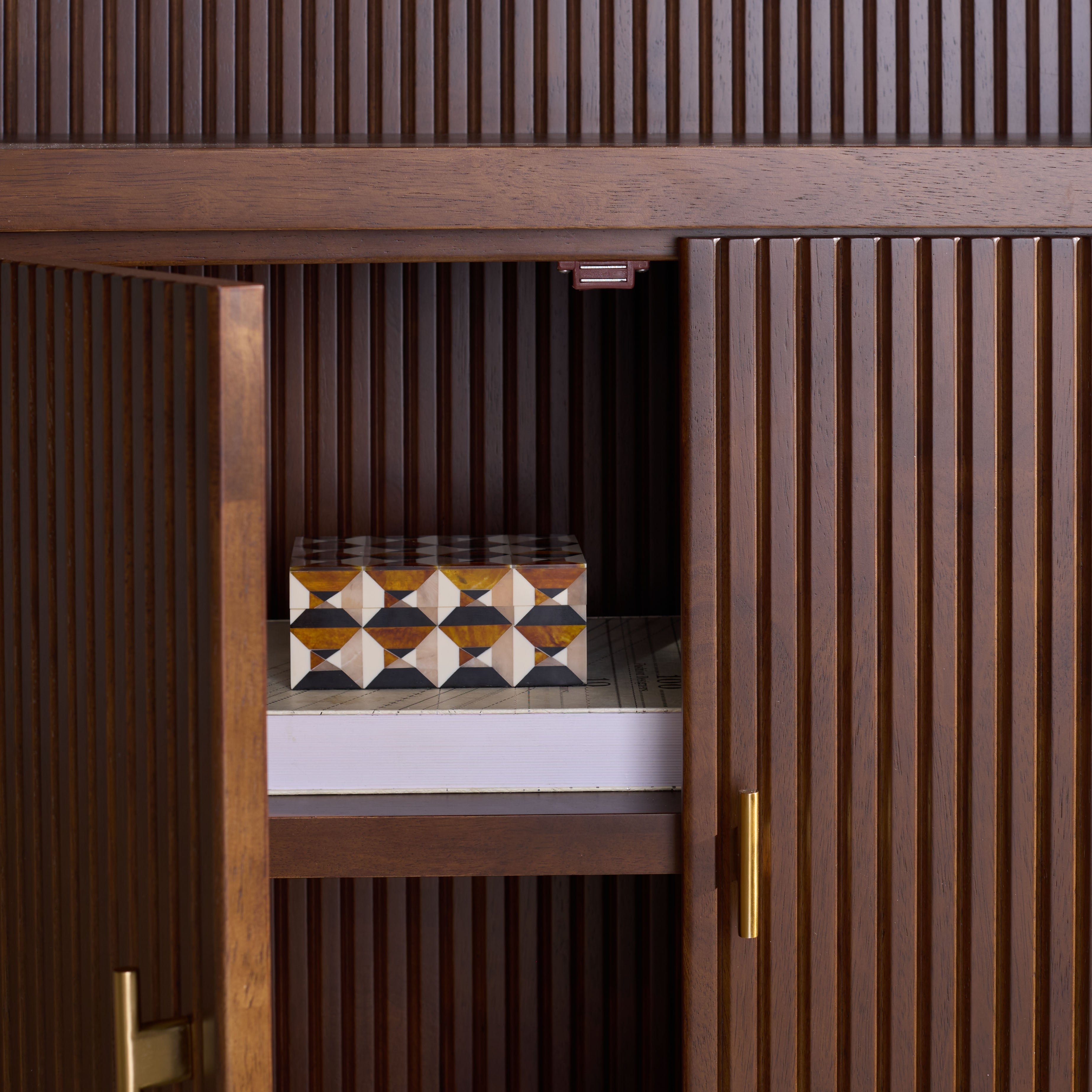 WALNUT / BRASS