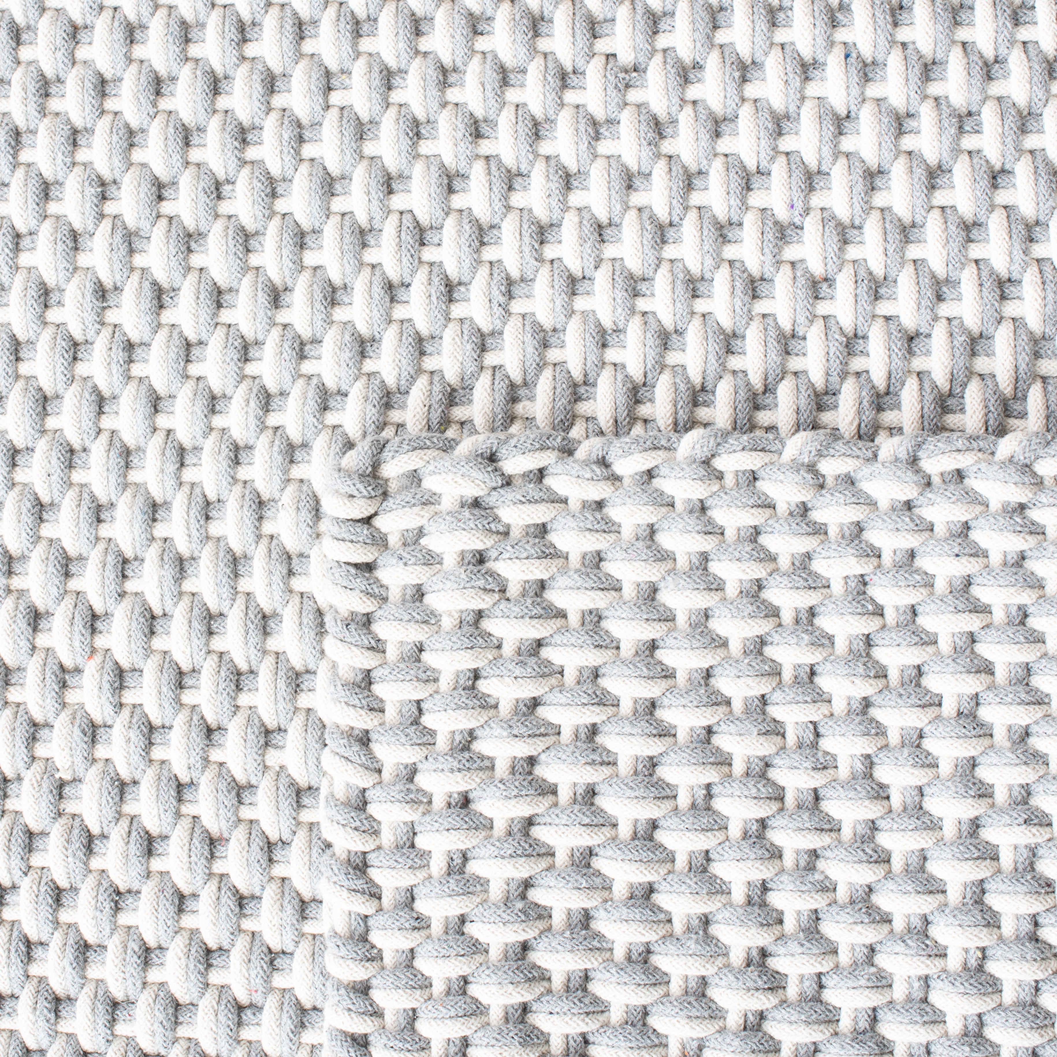 Grey / Ivory