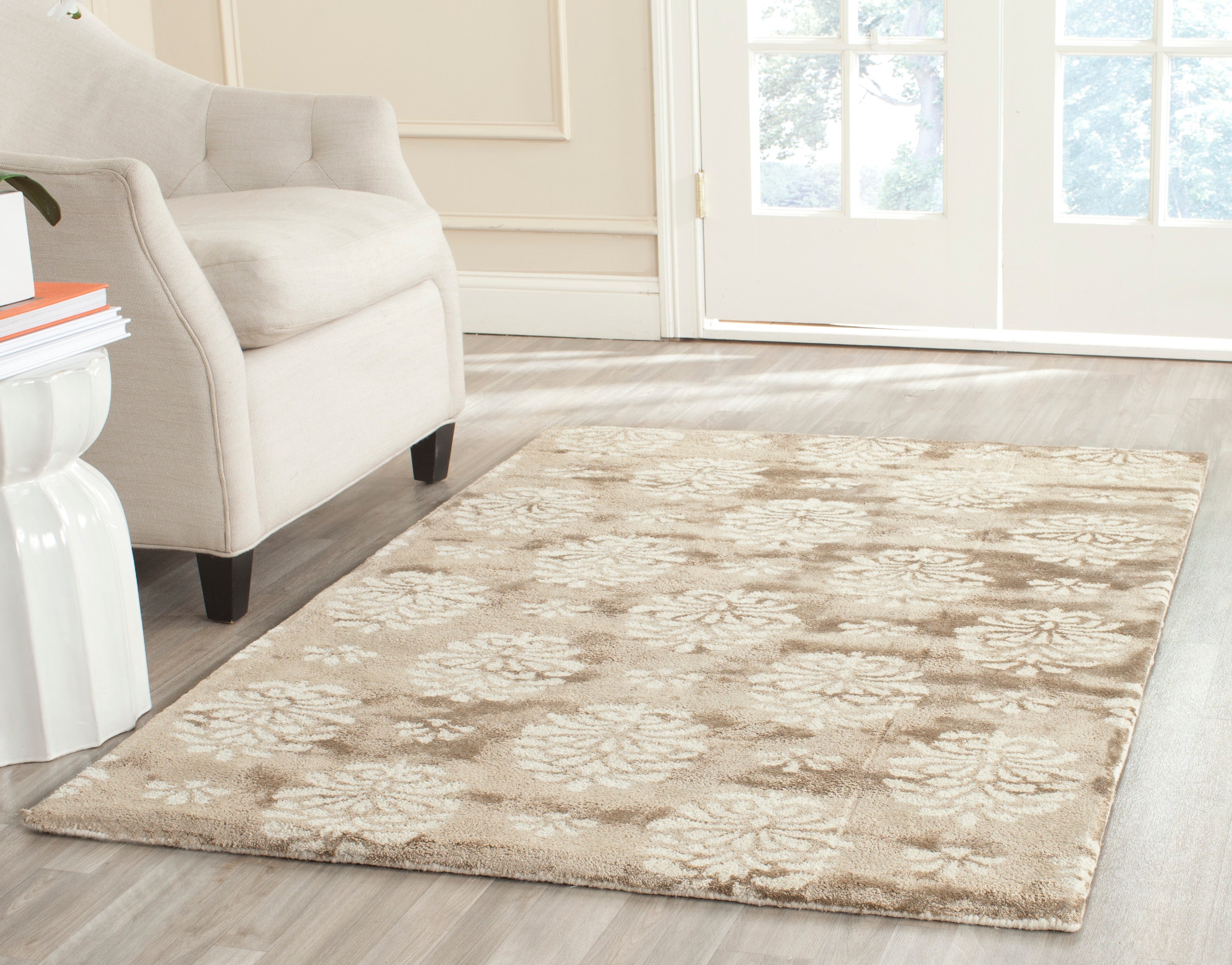 Beige / Ivory