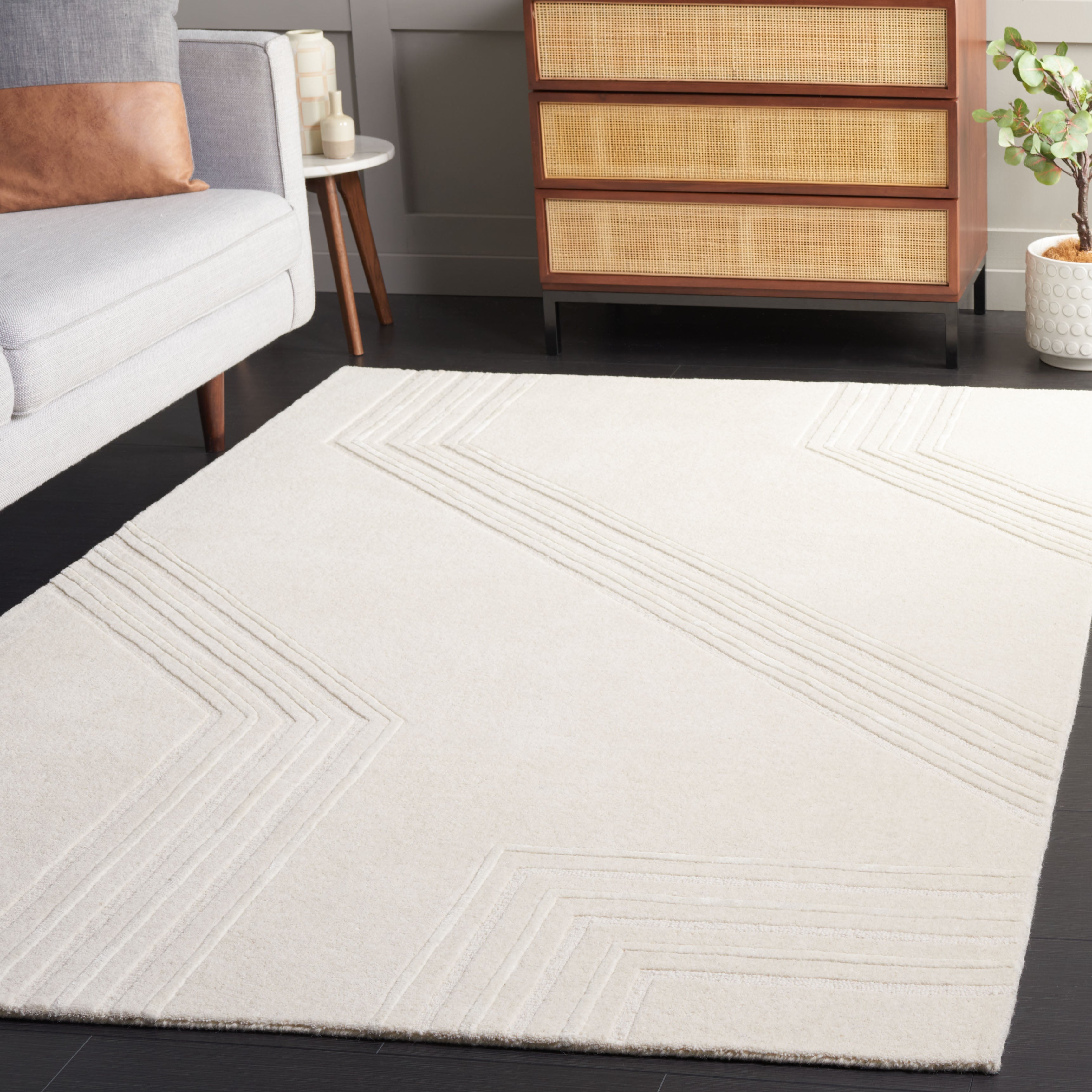 Beige / Ivory