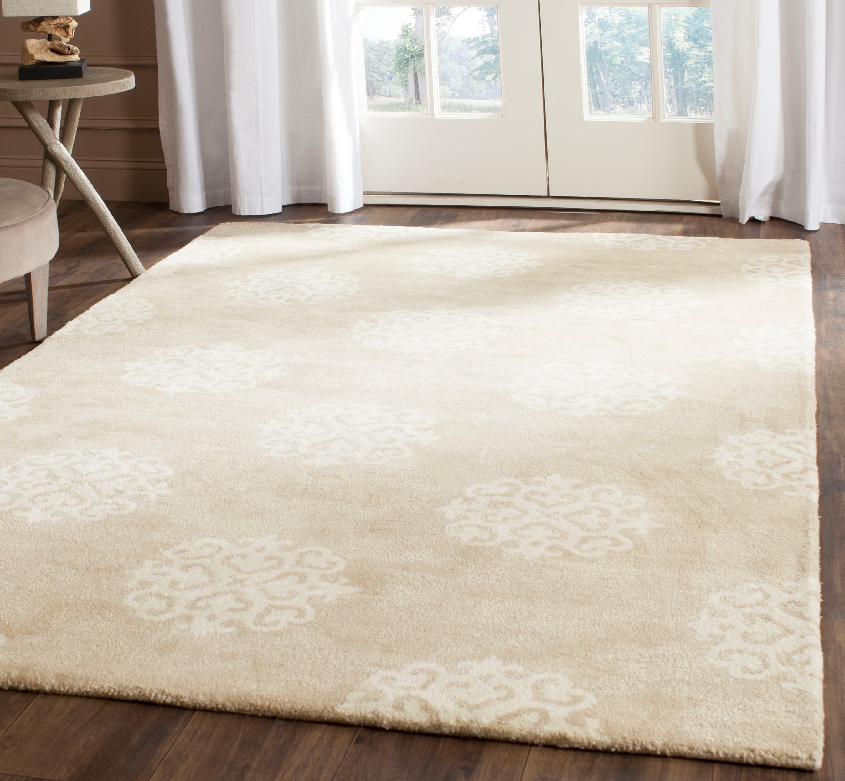 Beige / Ivory