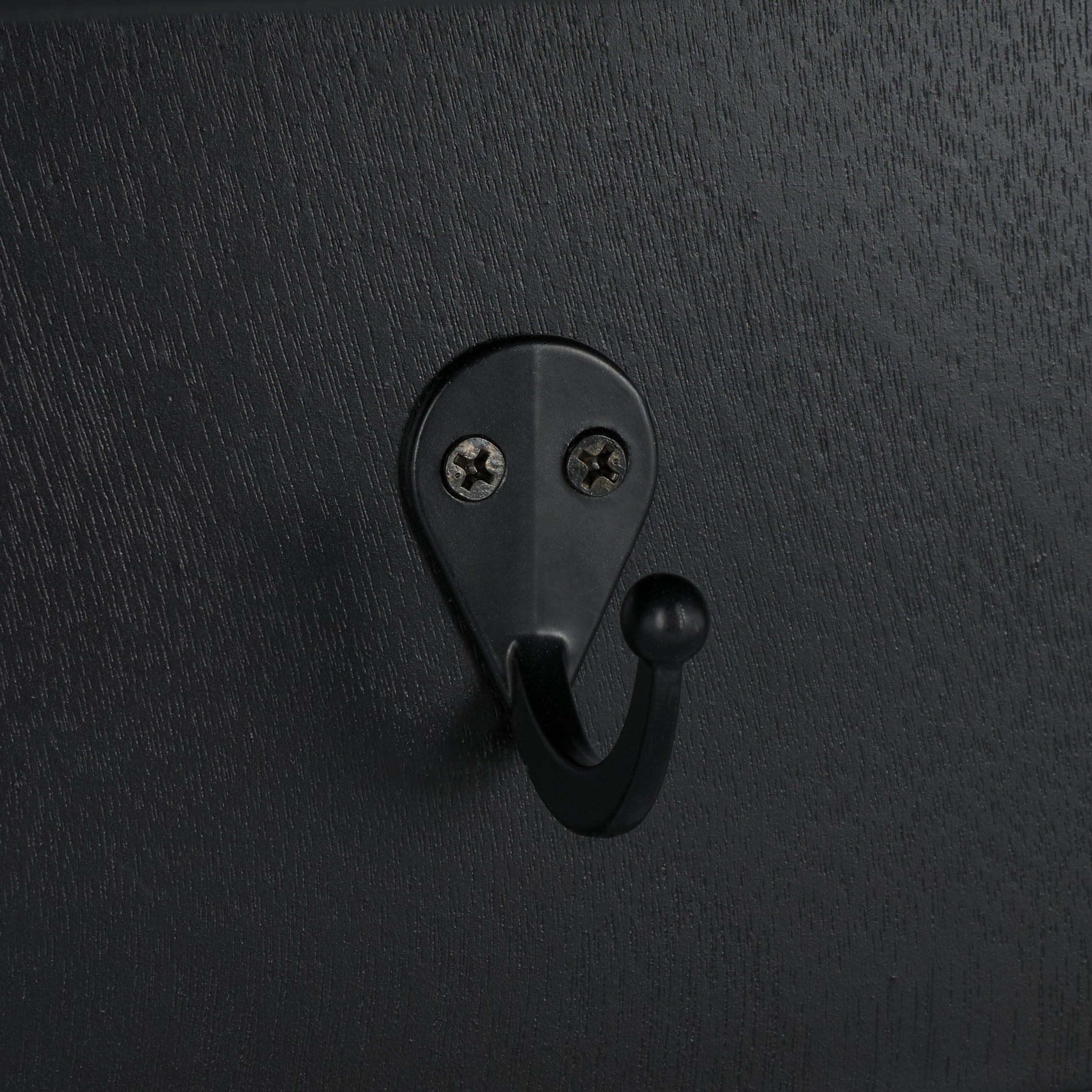 MATTE BLACK