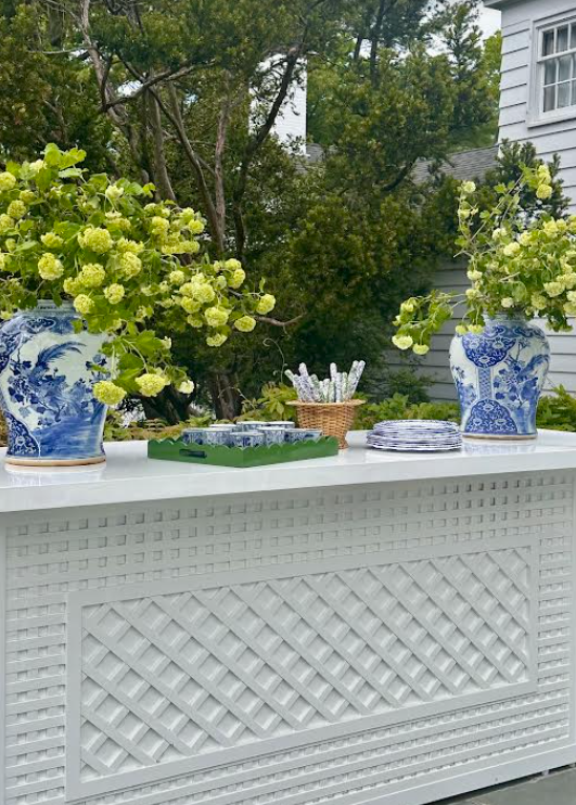 White Lattice Bar