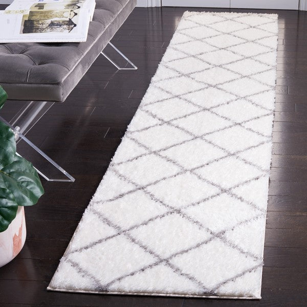 Tahoe Shag 676 Rug | Safavieh - THO676 - White / Grey