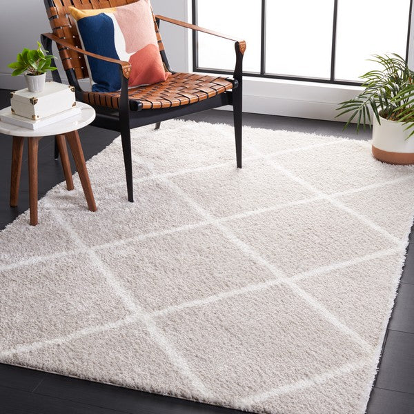 Tahoe Shag 676 Rug | Safavieh - THO676 - Silver / White