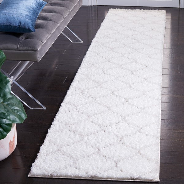 Tahoe Shag 677 Rug | Safavieh - THO677 - White / Silver