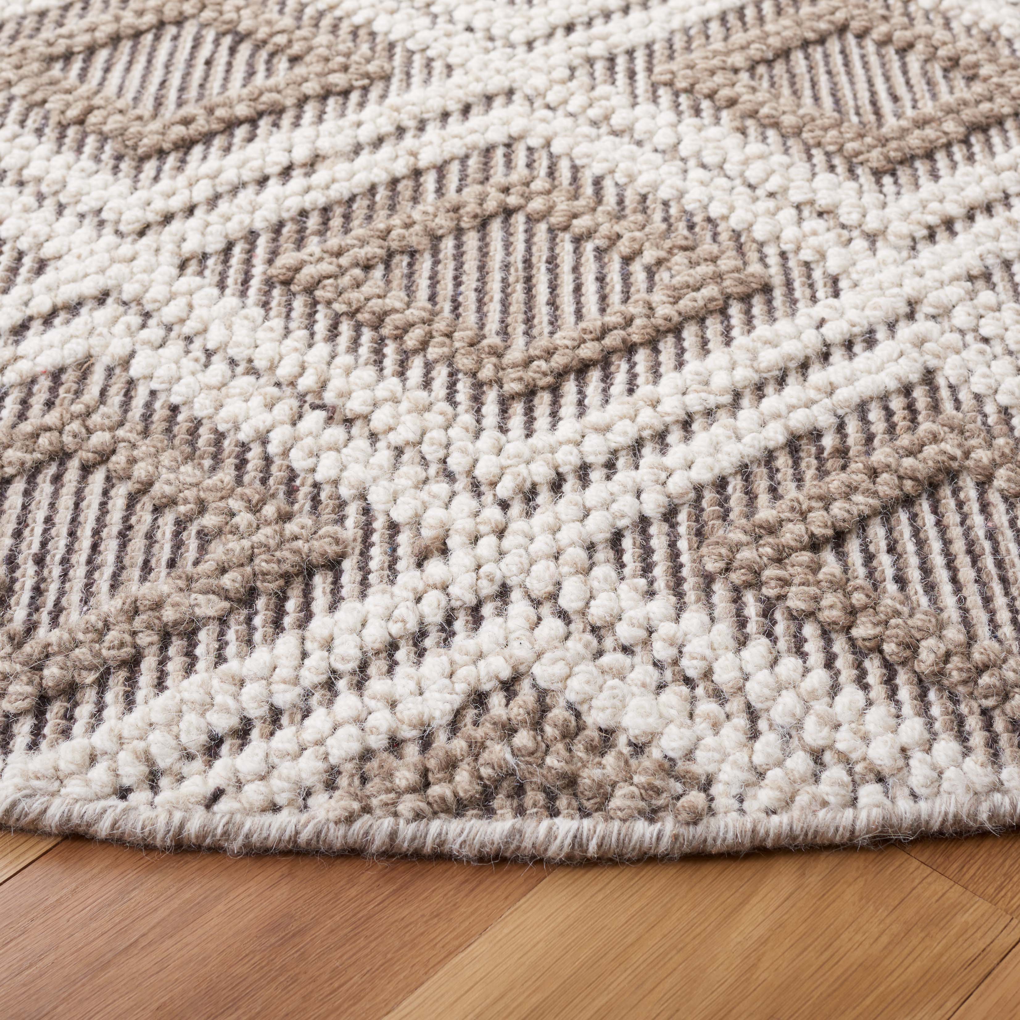 Vermont 212 Rug | Safavieh - VRM212 - Beige / Ivory