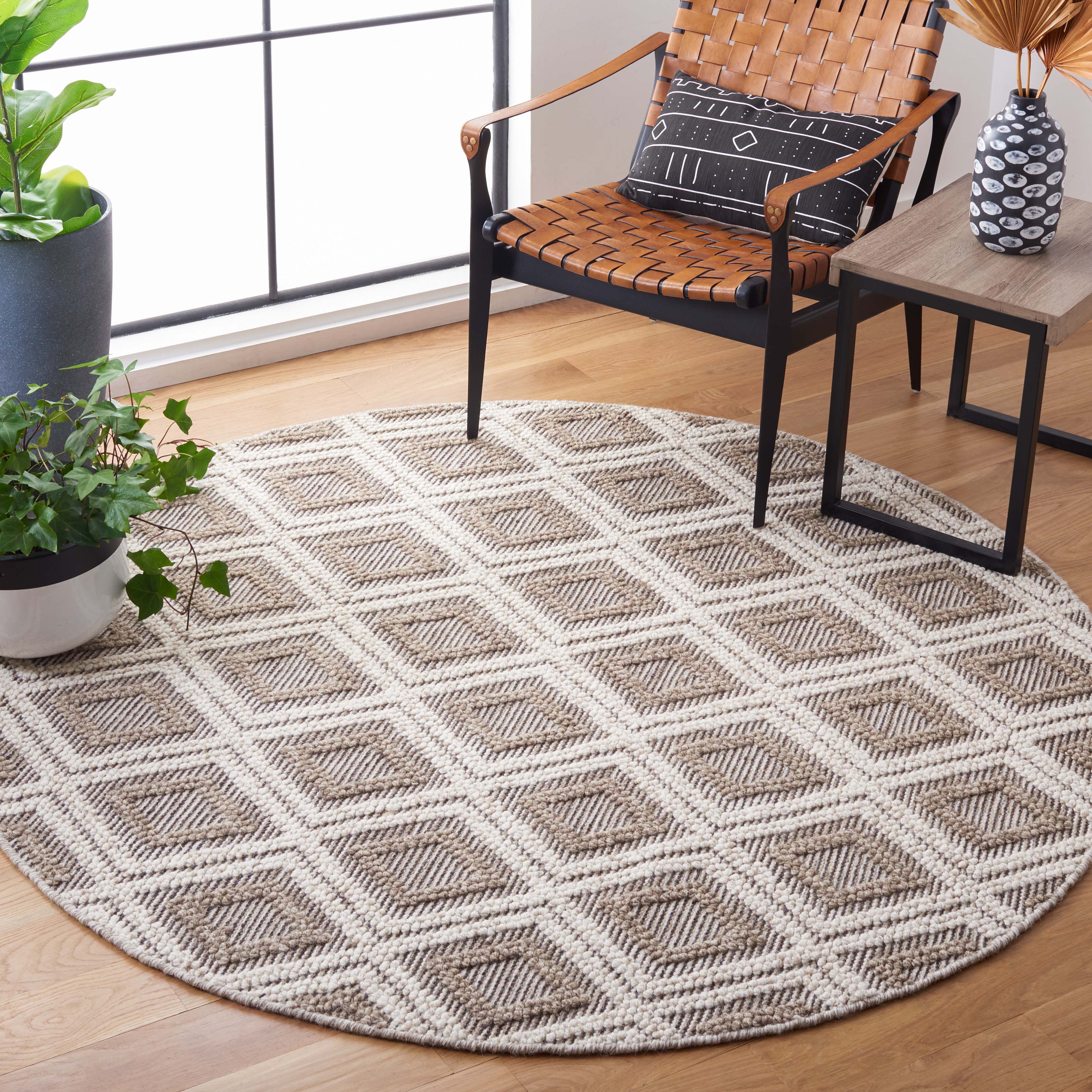 Vermont 212 Rug | Safavieh - VRM212 - Beige / Ivory