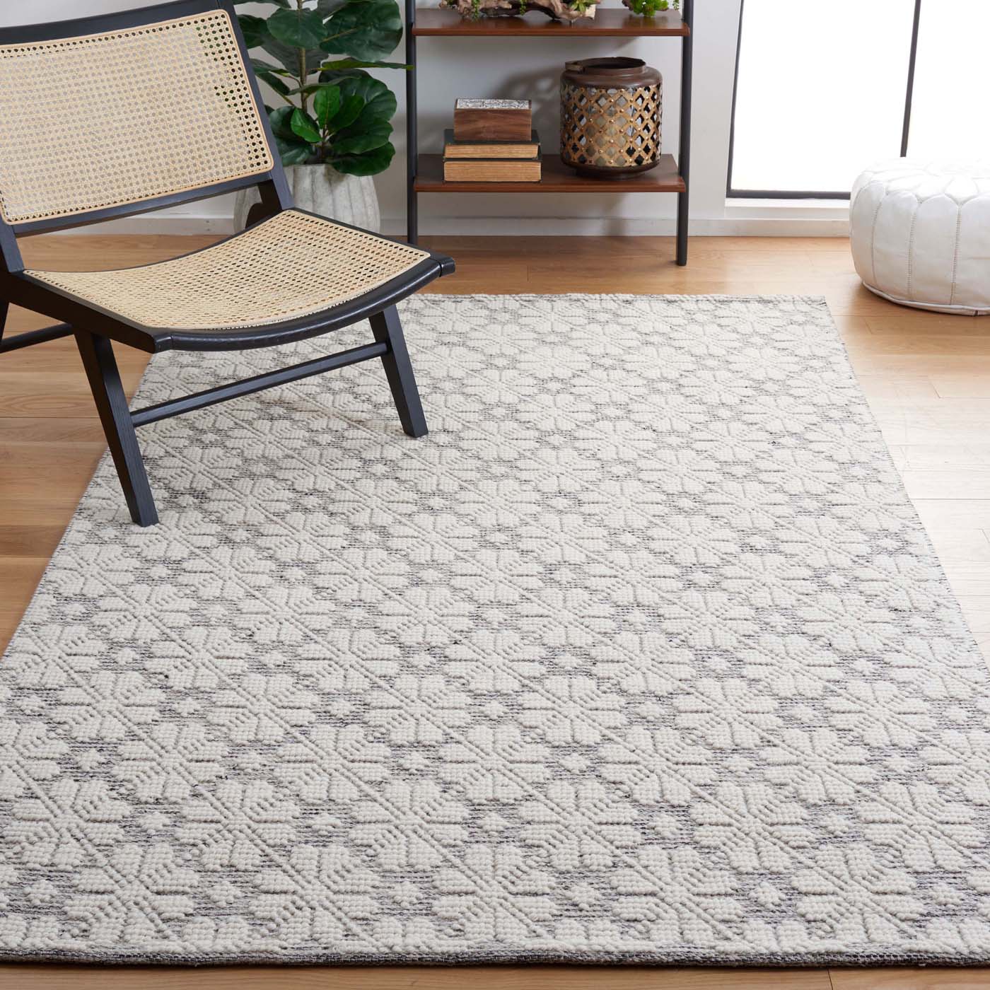 Vermont 303 Rug | Safavieh - VRM303 - Ivory / Grey