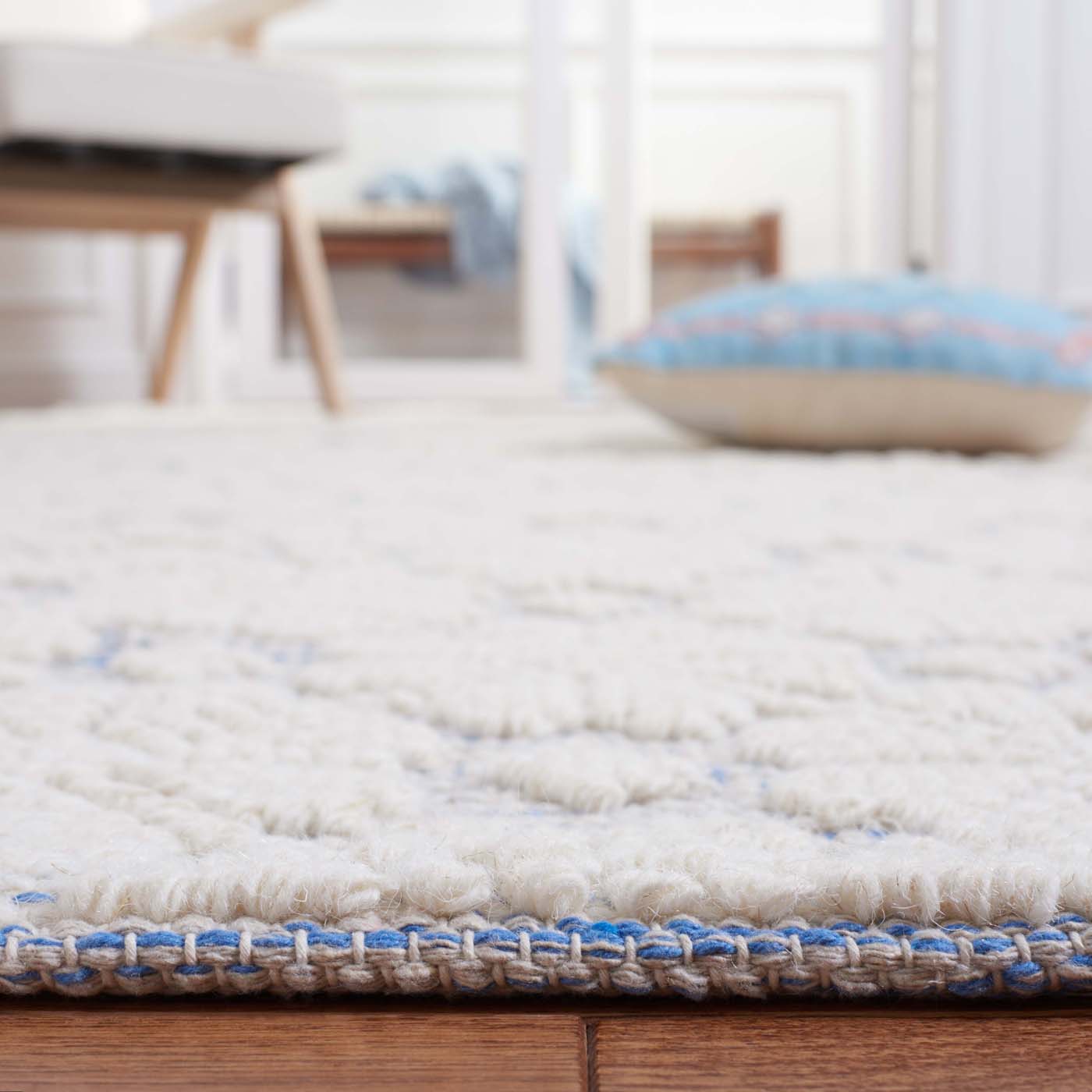 Vermont 303 Rug | Safavieh - VRM303 - Ivory / Blue