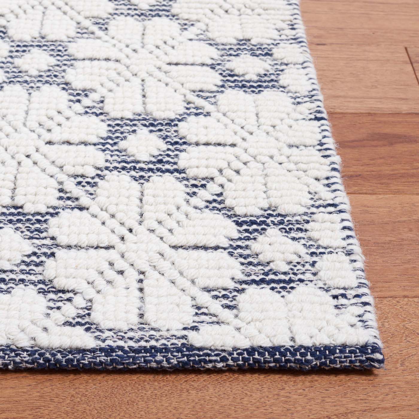 Vermont 303 Rug | Safavieh - VRM303 - Ivory / Navy