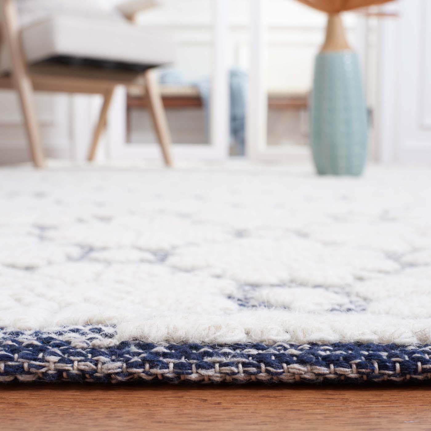 Vermont 303 Rug | Safavieh - VRM303 - Ivory / Navy