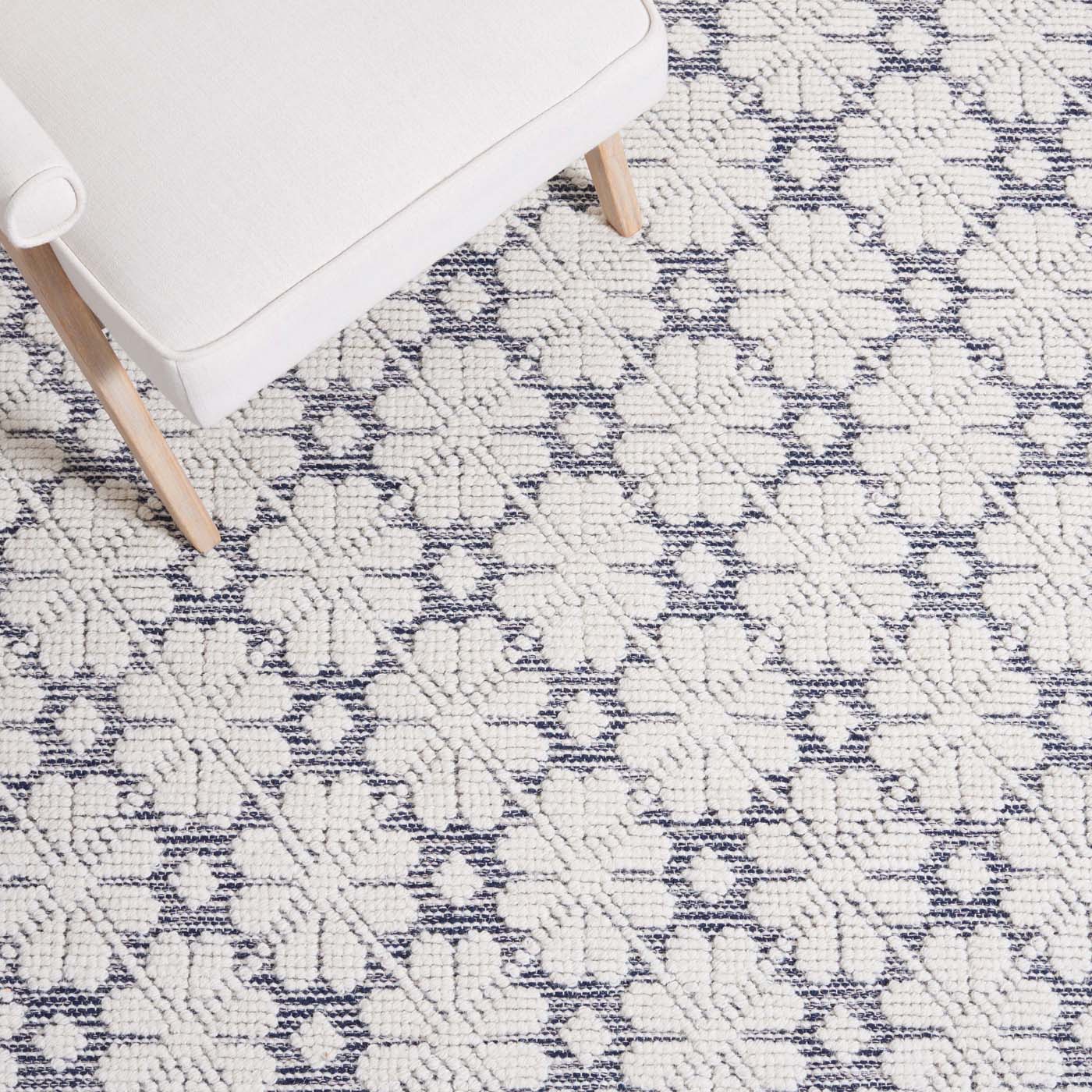 Vermont 303 Rug | Safavieh - VRM303 - Ivory / Navy