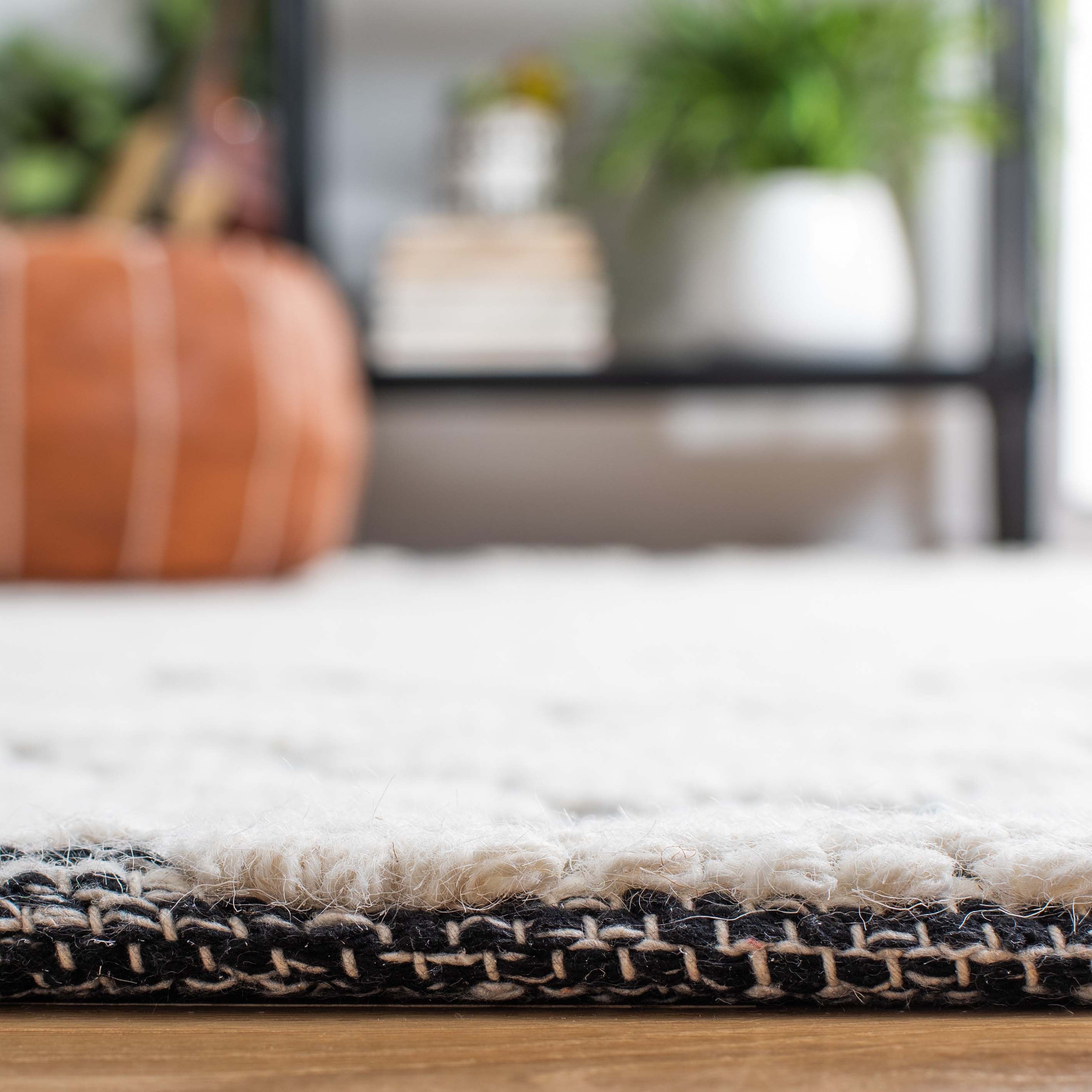 Vermont 303 Rug | Safavieh - VRM303 - Ivory / Black