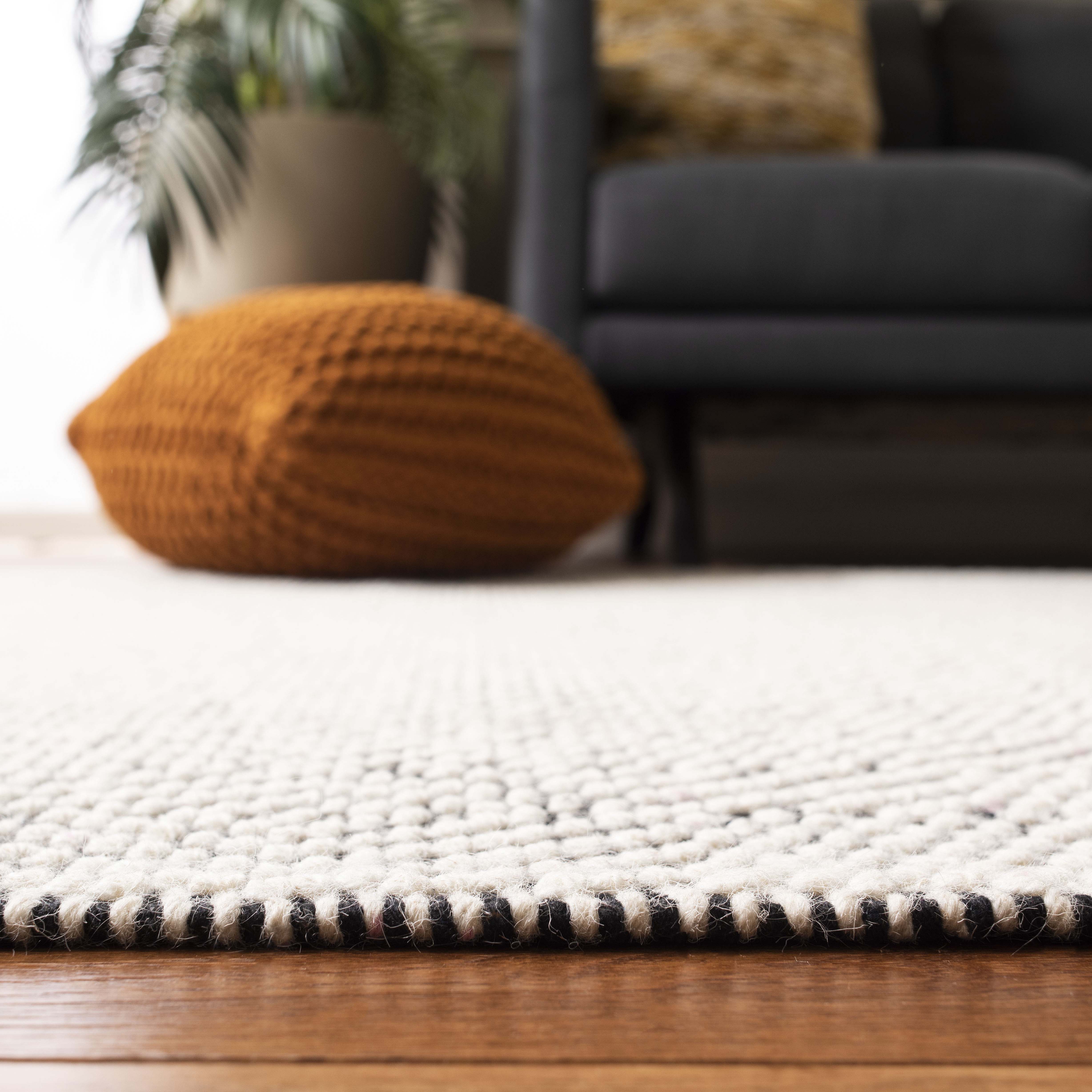 Vermont 305 Rug | Safavieh - VRM305 - Ivory / Black