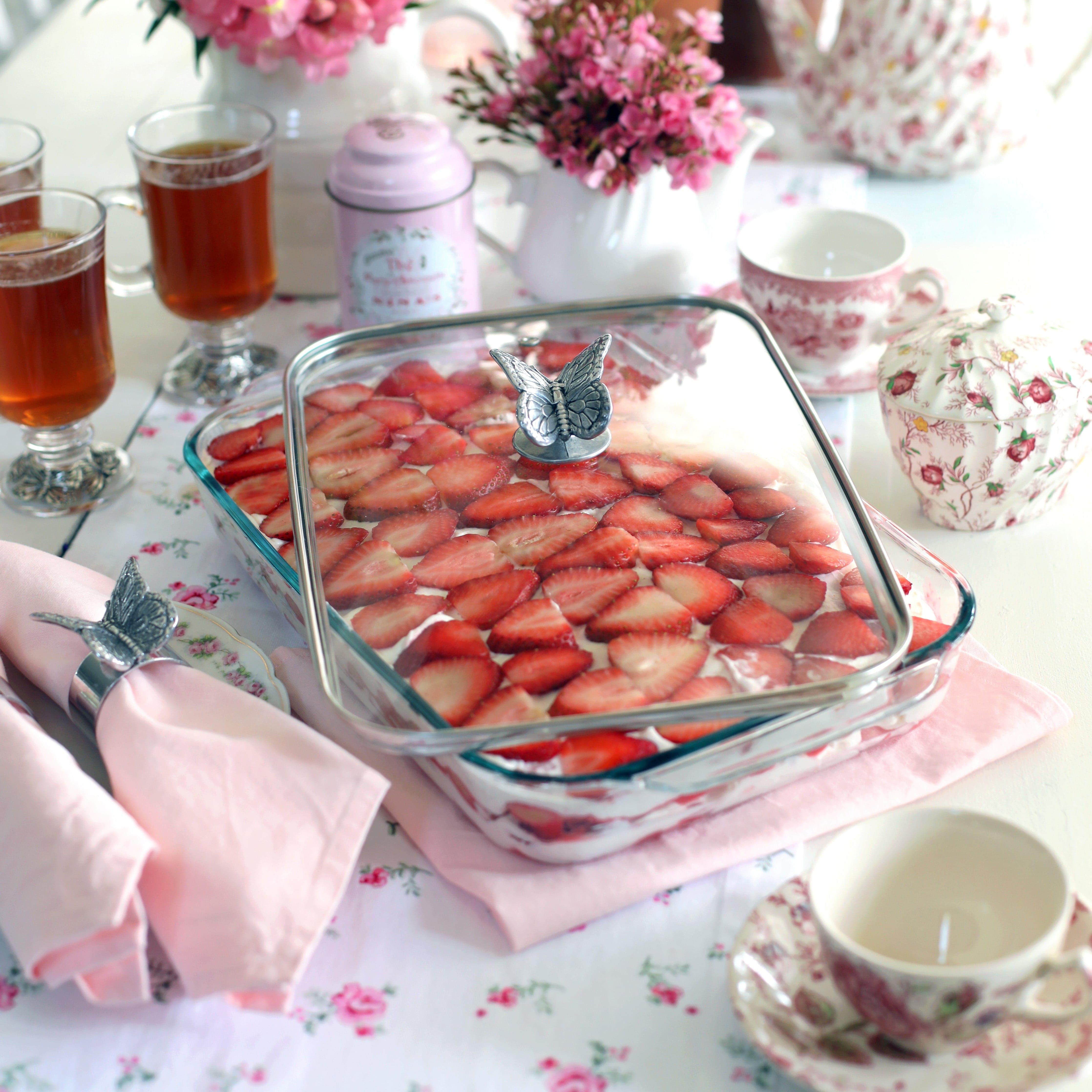 Butterfly Lid with Pyrex 3 quart Baking Dish