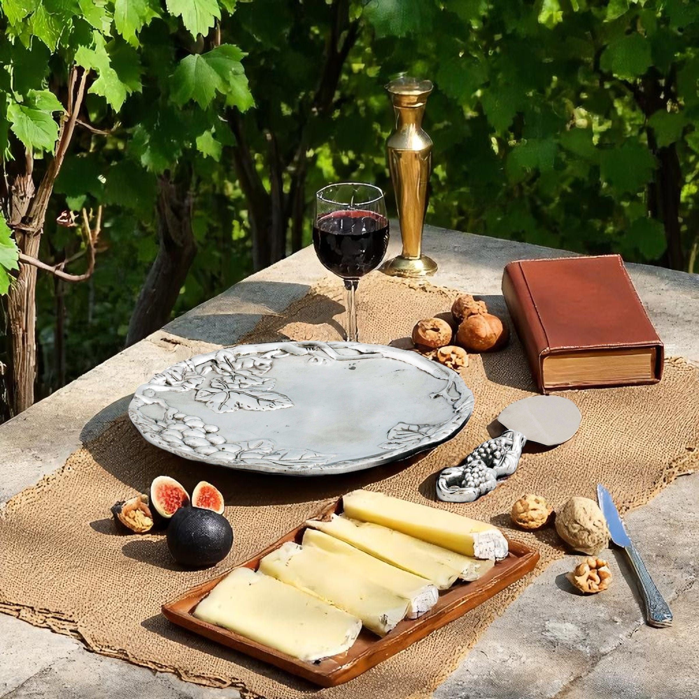 Grape Plate with Server