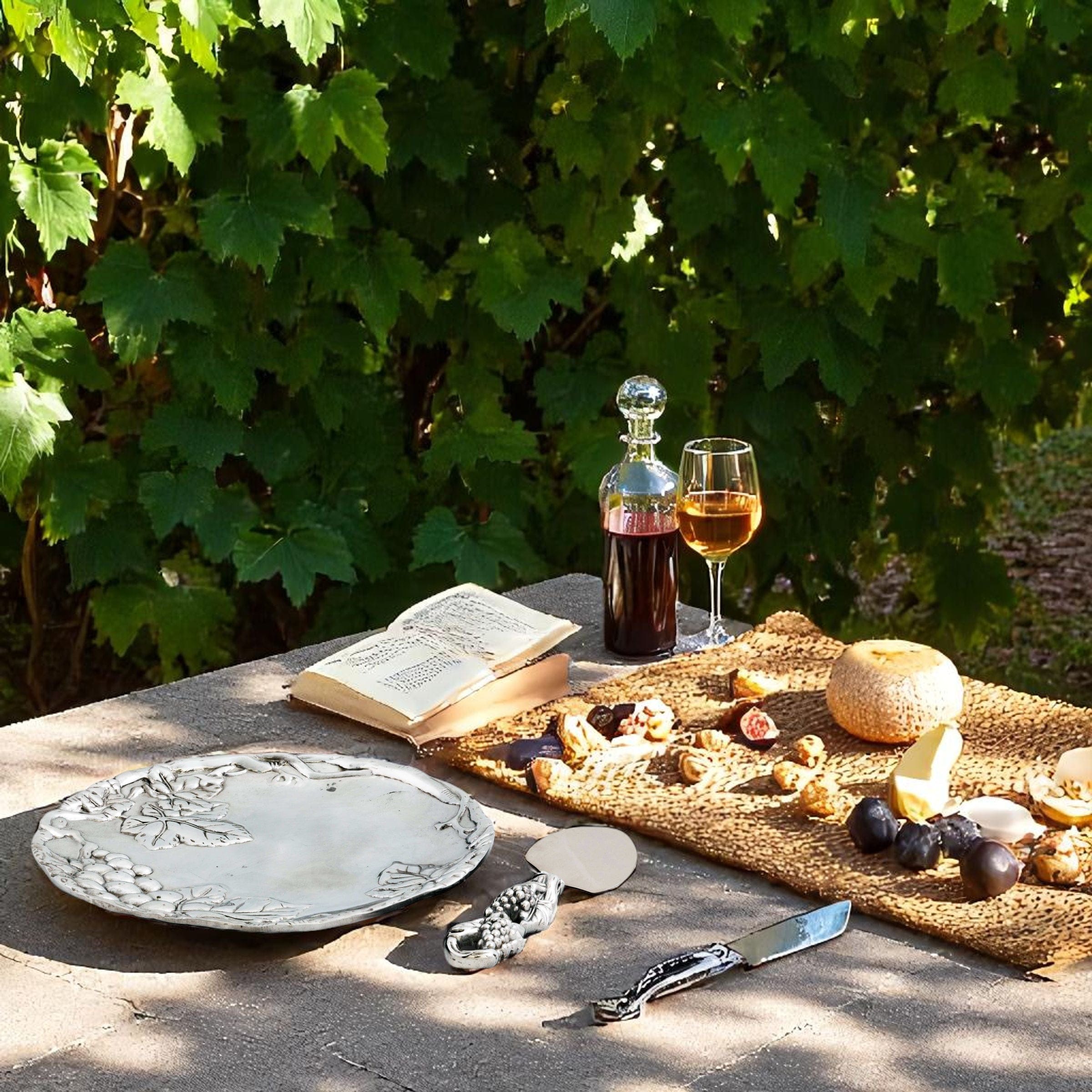 Grape Plate with Server