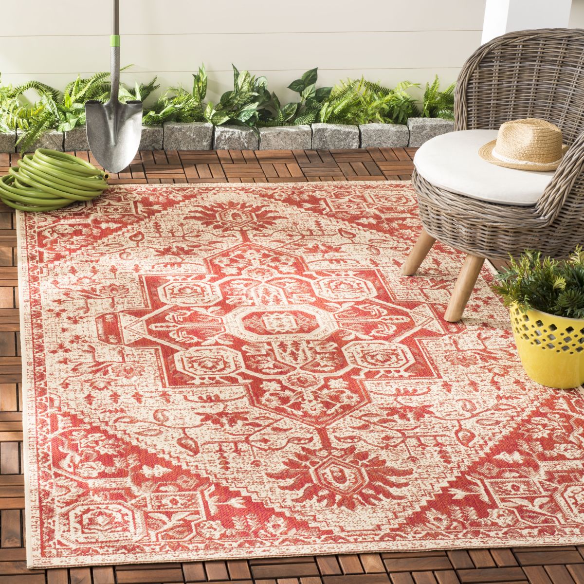 Beach House 138 Rug | Safavieh - BHS138 - Red / Cream