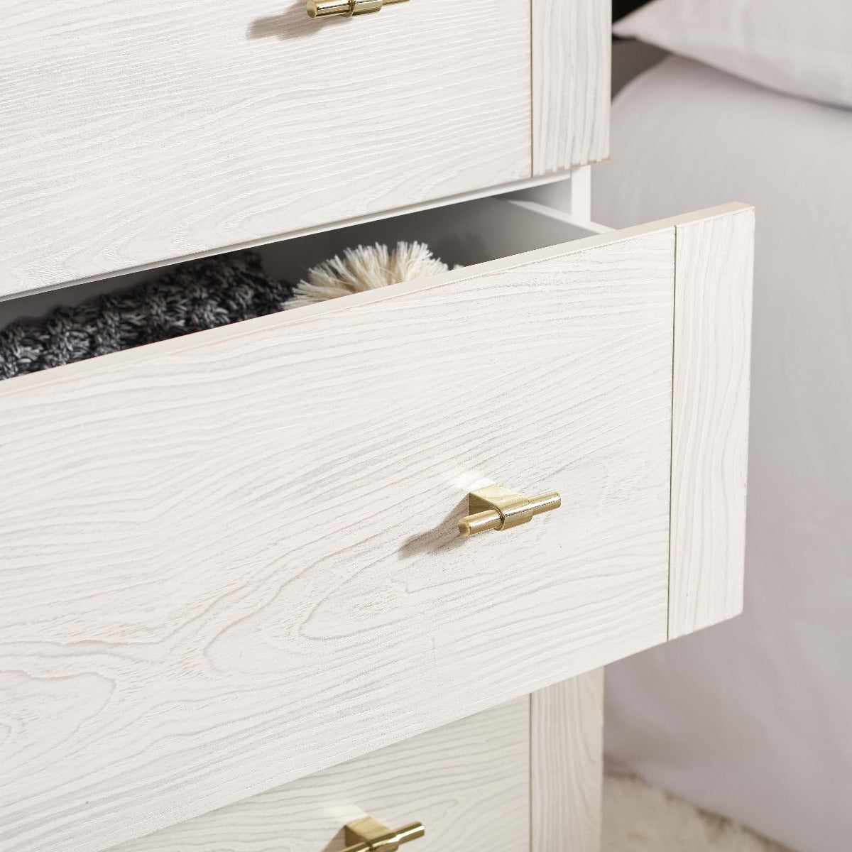 Genevieve 3 Drawer Dresser | Safavieh - White/White Washed