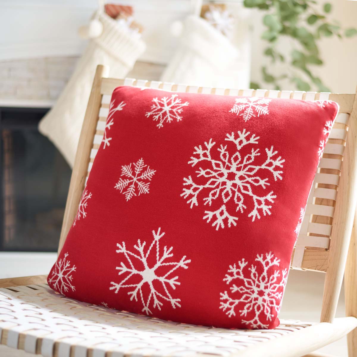 Snow Flake Pillow | Safavieh - HOL3003 - Red