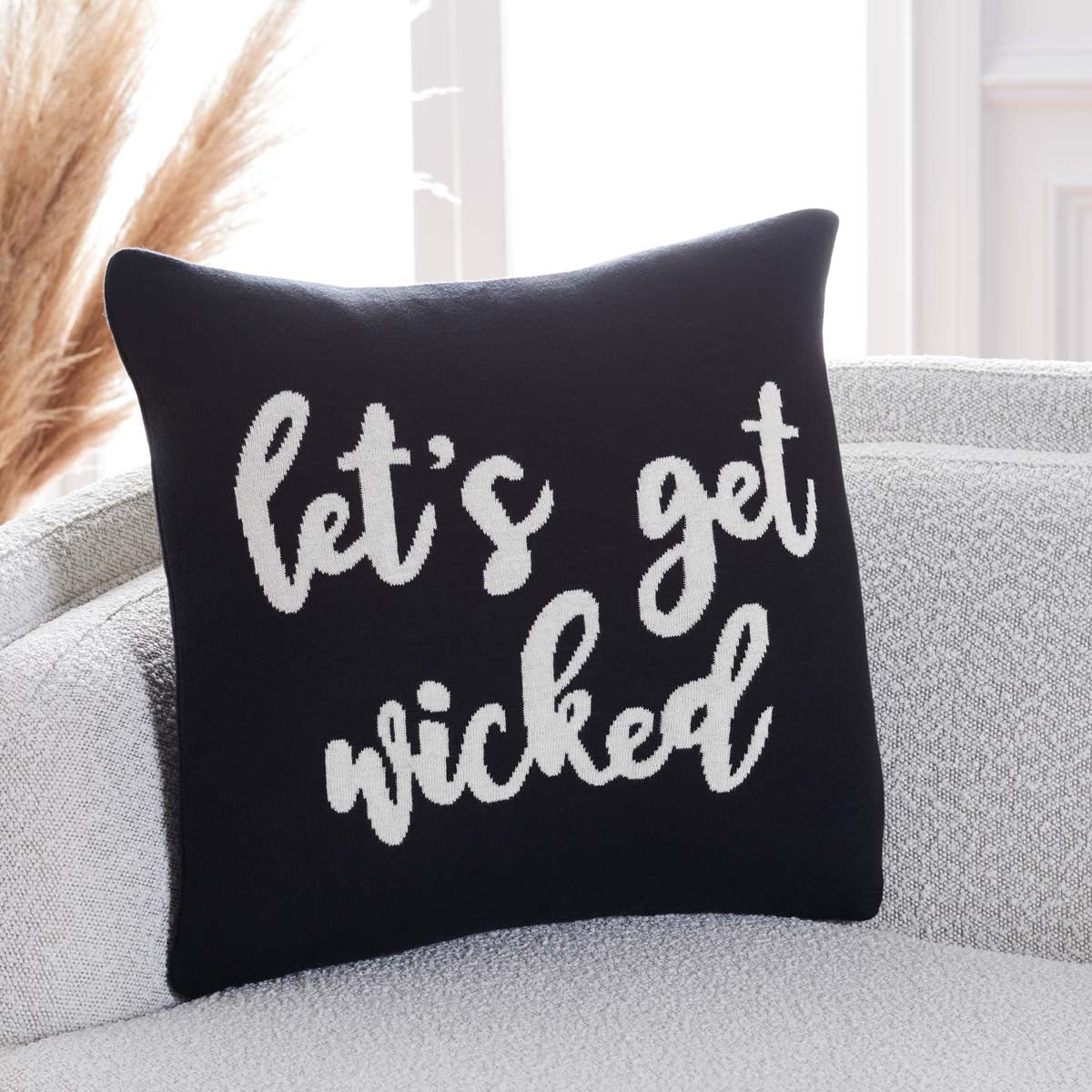 Wicked Pillow | Safavieh - HOL3209 - Black