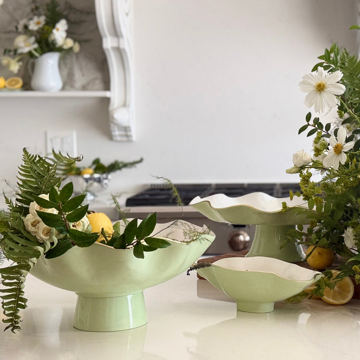 ENCANTO Carola Large Pedestal (Pistachio and White)