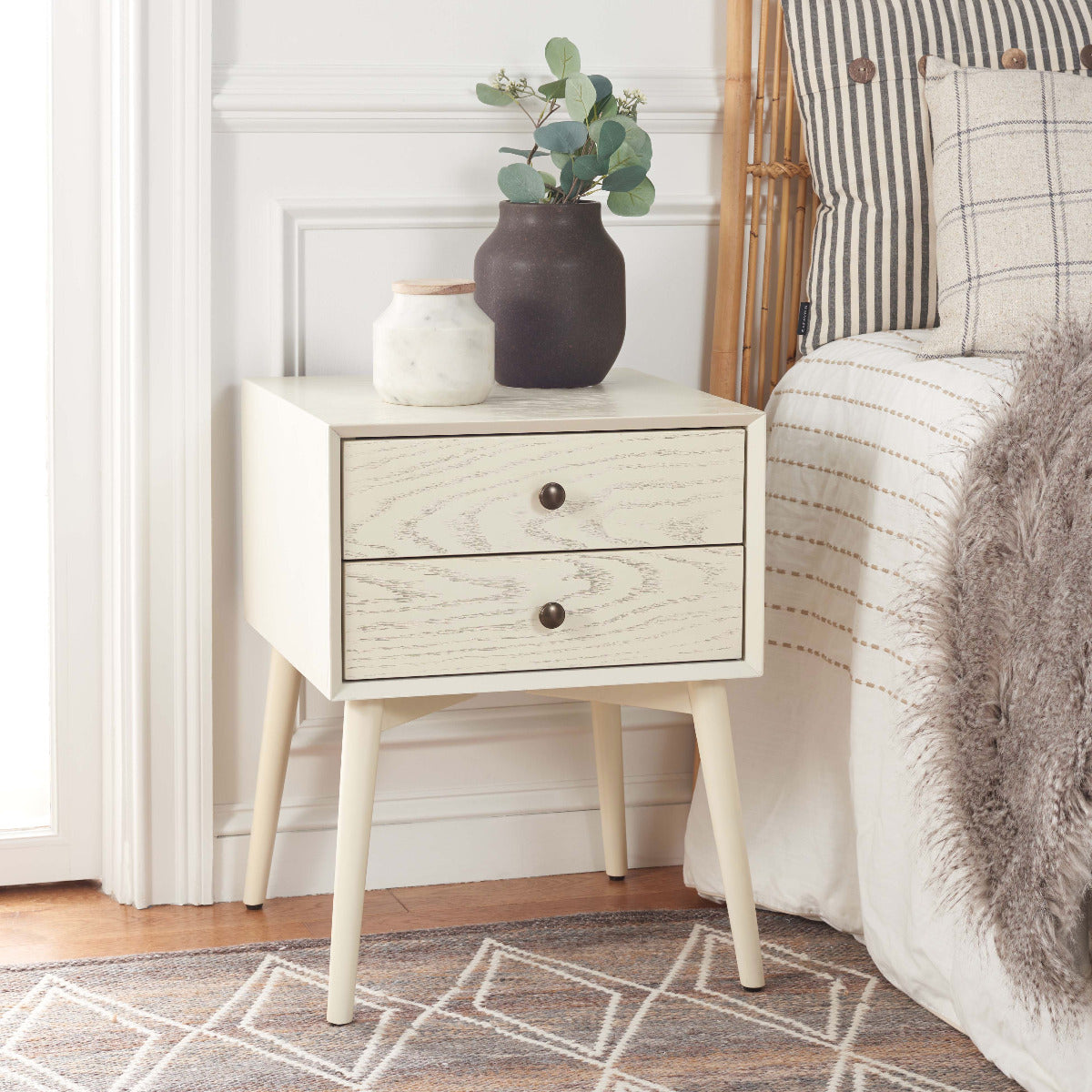 Scully 2 Drawer Nightstand | Safavieh - White Wash /Gold