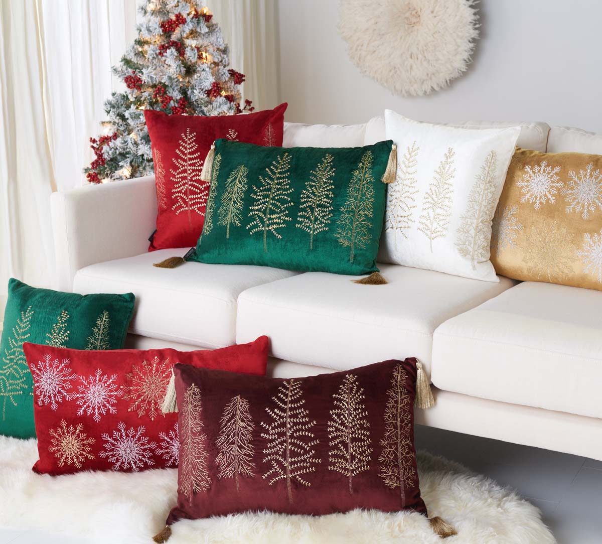 Seasons Tree Pillow | Safavieh - HOL4000