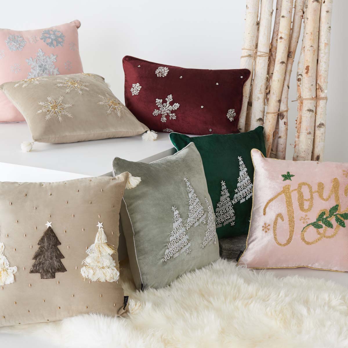 Sunderland Snowflake Pillow | Safavieh - HOL4010 - Silver / Pink