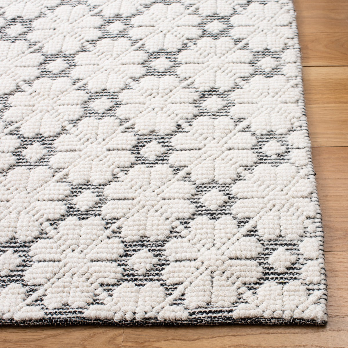 Vermont 303 Rug | Safavieh - VRM303 - Ivory / Black