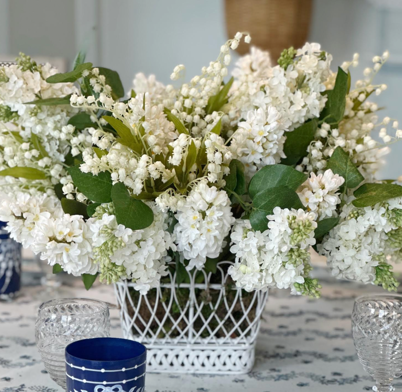 SQUARE WHITE FRENCH WIRE BASKET