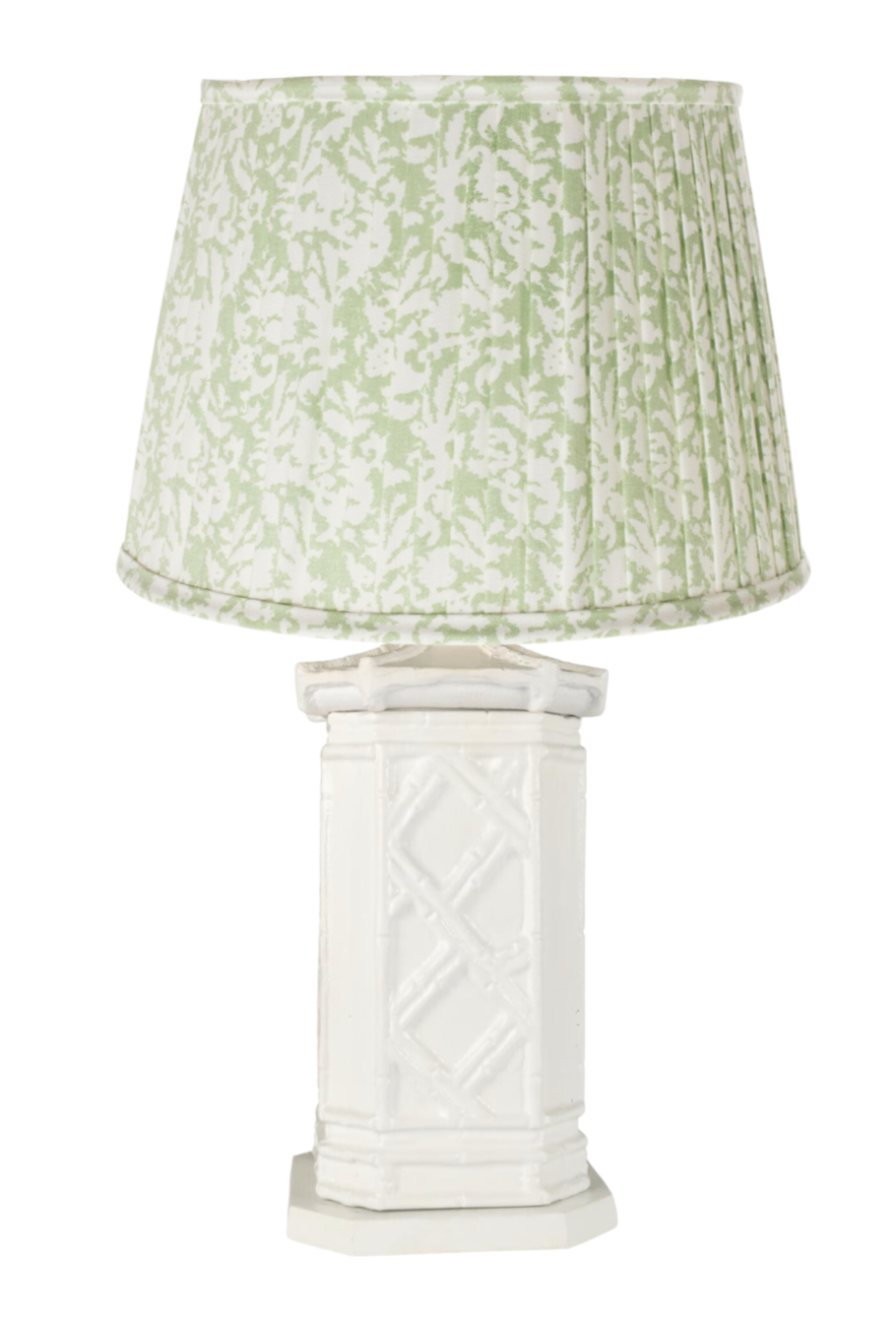 Incredible bamboo/chippendale tole tall lamp (white)